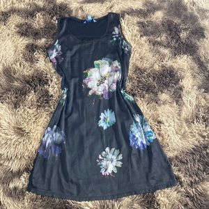 Black floral 👗 size M